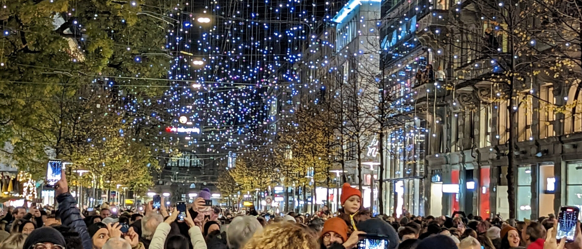 Weihnachtsbeleuchtung "Lucy" in der Zürcher Bahnhofstrasse