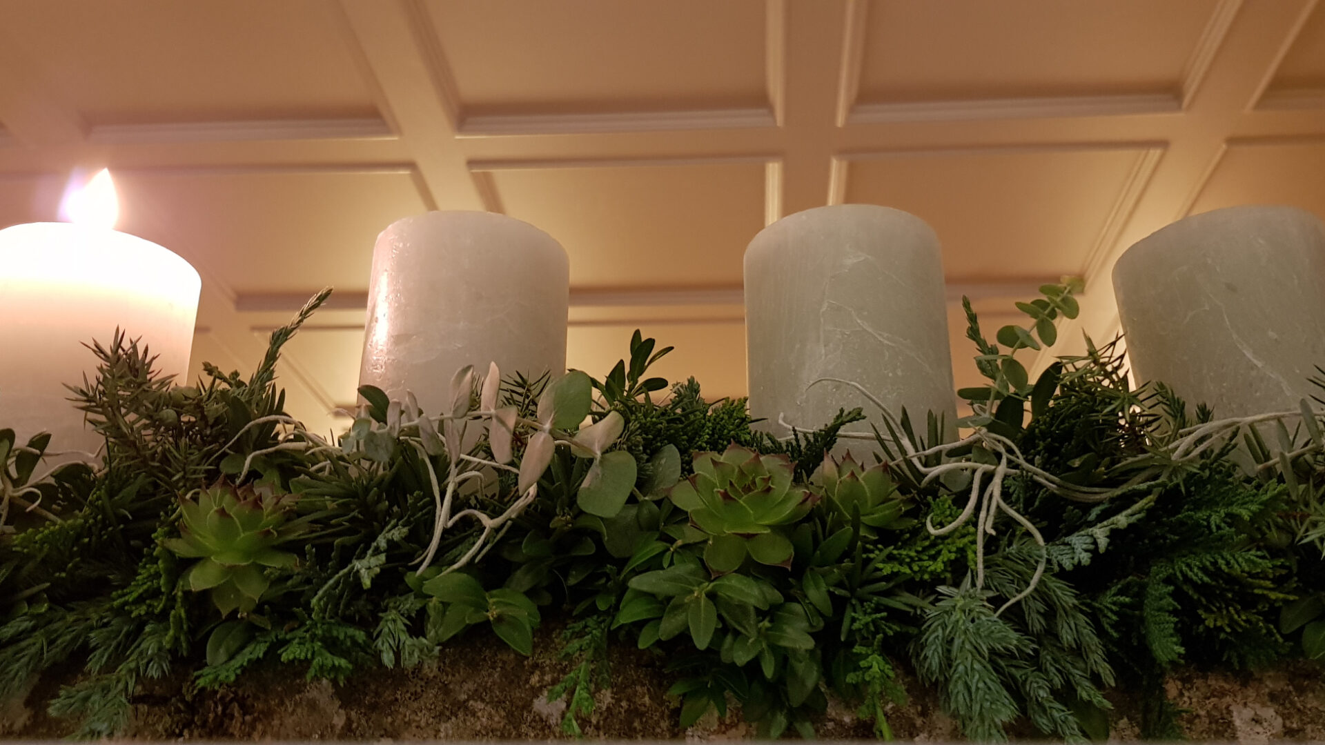 "Sehet die erste Kerze brennt!": Die Adventszeit hat begonnen.