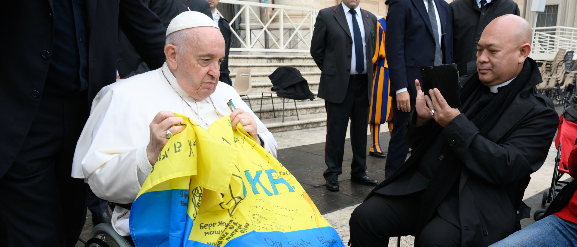 Папа римский говорит. Западные украинцы. Ватикан и Россия. Папа Римский о бурятах. Папа Римский и украинцы.