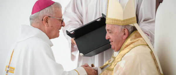 Paul Hinder und Papst Franziskus | KNA