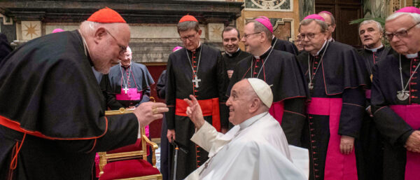 Kardinal Marx und Papst Franziskus. Im Hintergrund Rainer Maria Woelki. | KNA