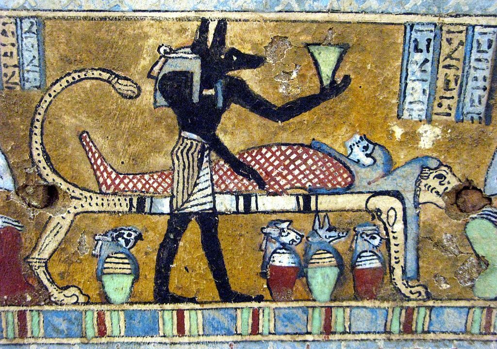 Anubis (mit Schakalkopf) überwacht den Mumifizierungsprozess (4. Jh. v.C.)