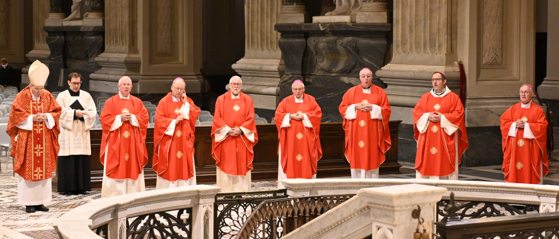 Die österreichische Bischofskonferenz in Rom. Zweiter von rechts: Abt Vinzenz Wohlwend.
