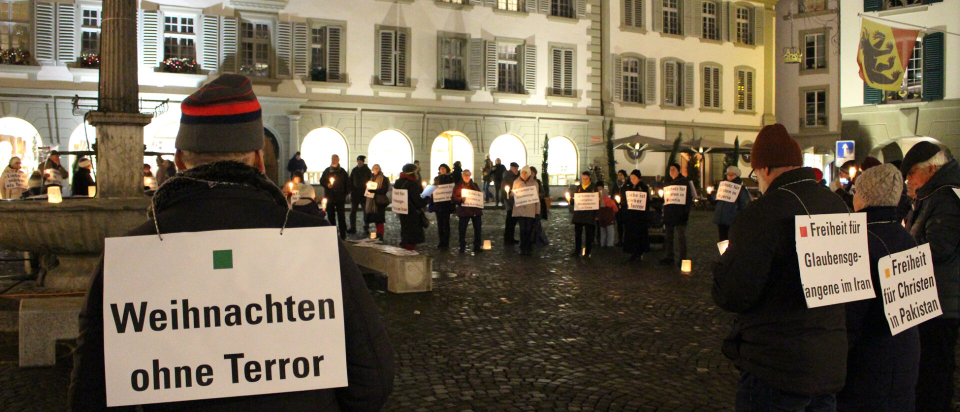Solidarität mit verfolgte Gläubige: Mahnwache in Thun, Dezember 2022