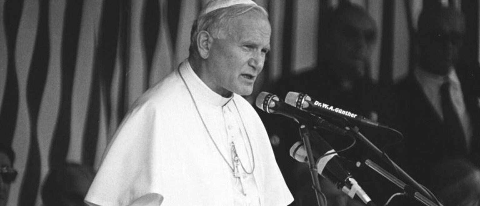 Johannes Paul II. 1984 in Genf. | Pfarrblatt Bern