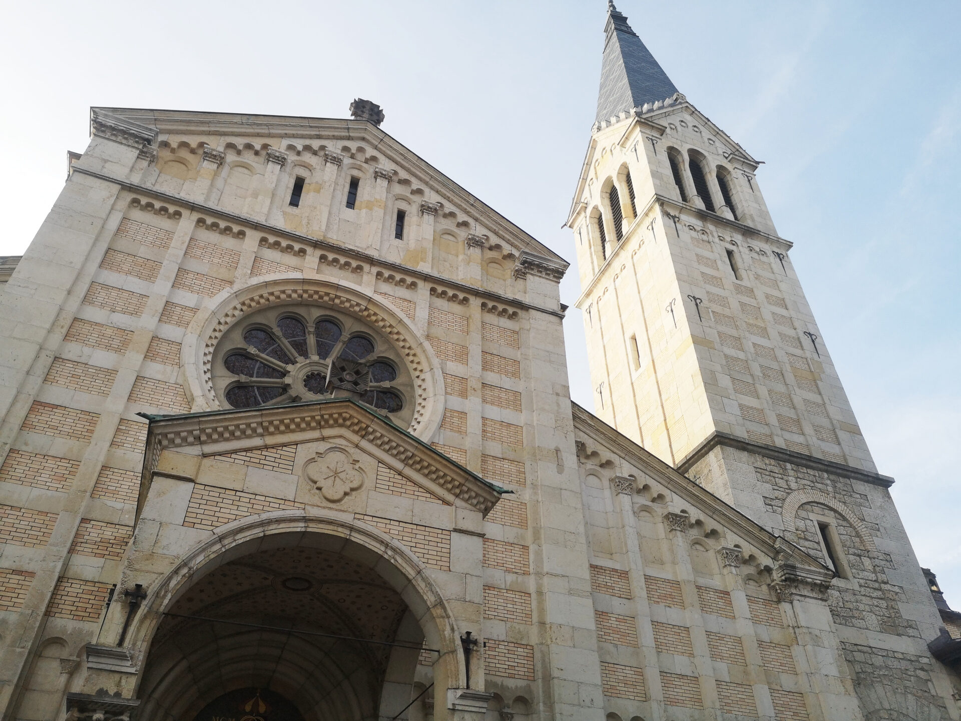 Die Basilika der katholischen Dreifaltigkeitsgemeinde in Bern.