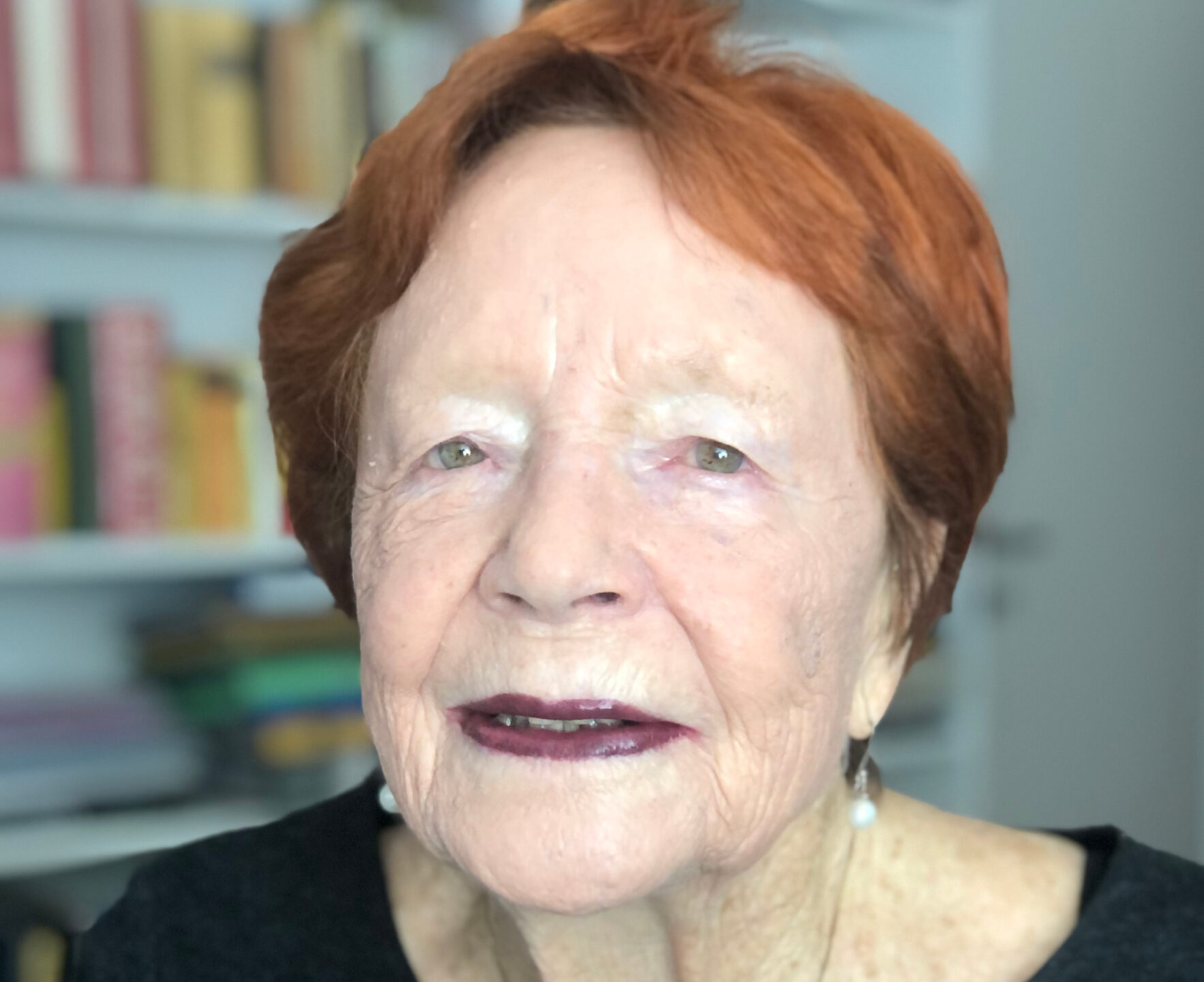 Arbeitete und übersetzte 1996 Schriften an den Särgen der Schepenese-Mumie: Renate Siegmann.