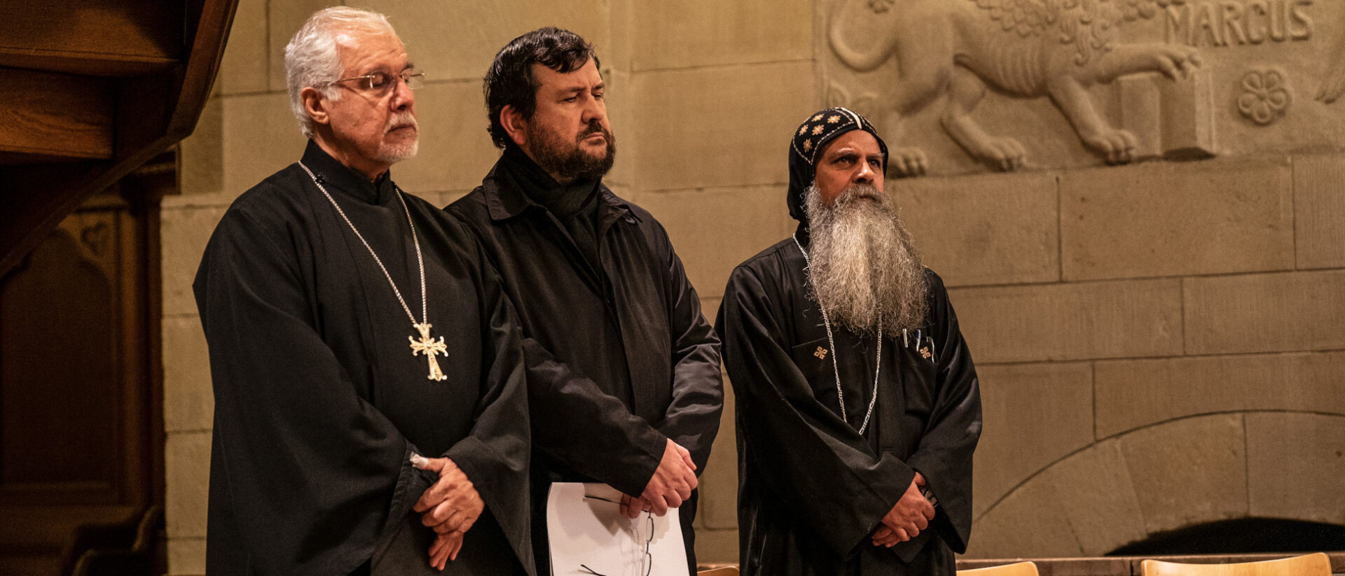 Von links: Erzpriester Shnork Tchekidjian von der armenisch-apostolischen Kirchgemeinde Sourp Sarkis, Erzpriester Romică Enoiu von der rumänisch-orthodoxen Kirchgemeinde St. Nikolaus und Abt Isodoros el Anba Samuel aus der koptischen Kirche der Hl. Maria und Verena.
