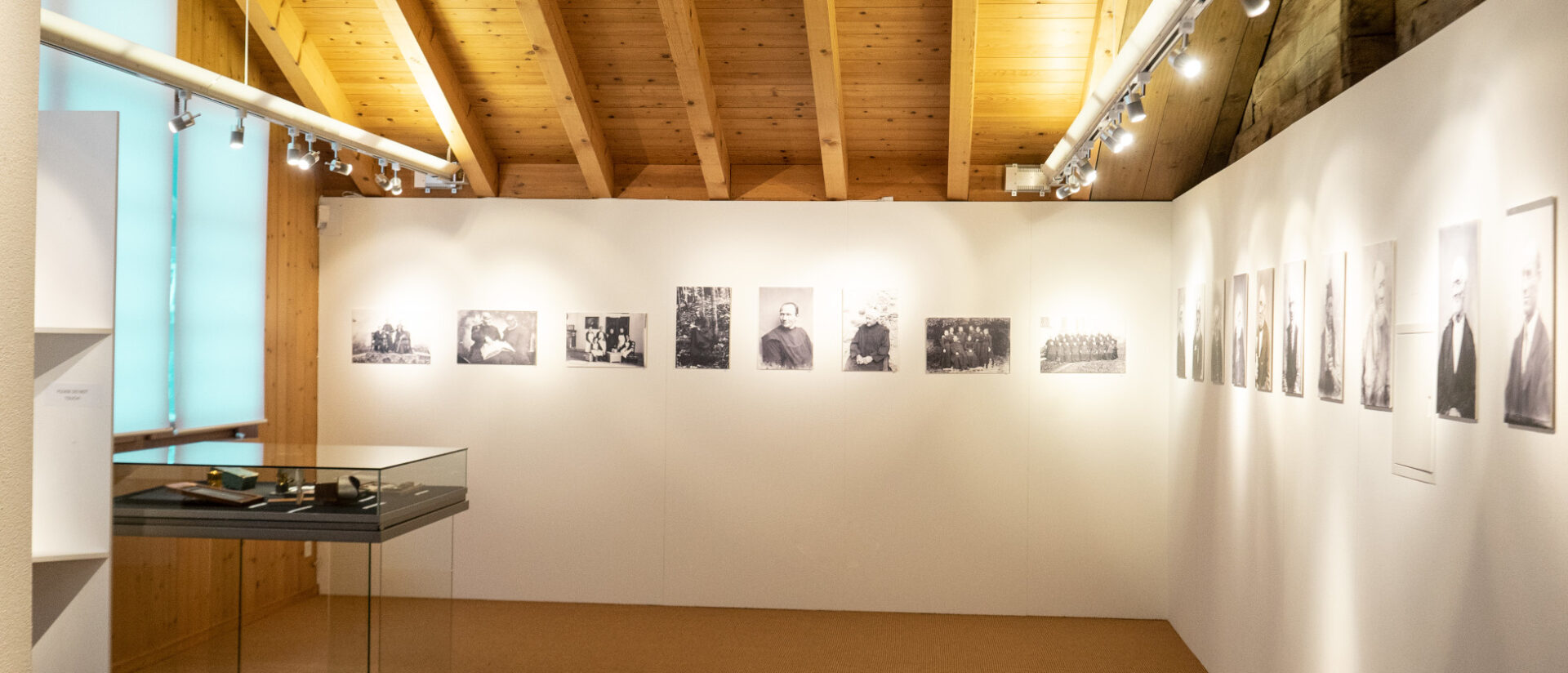 Gut gehängt: Fotos im Talmuseum in Engelberg von Pater Emmanuel Wagner