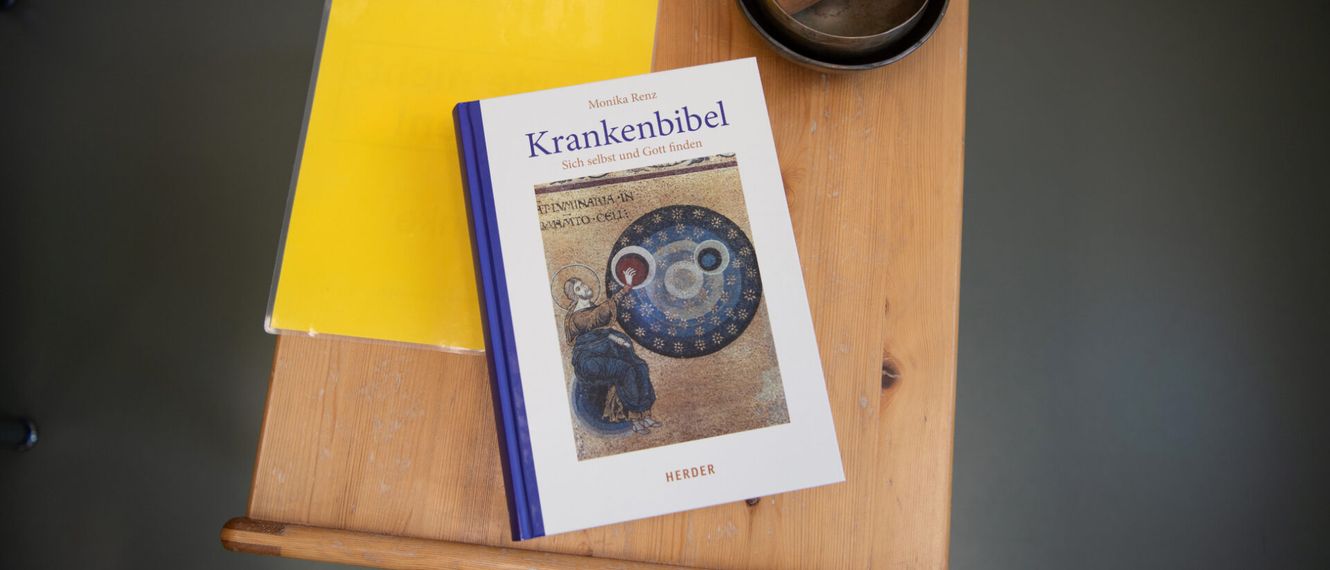 Die Krankenbibel von Monika Renz.