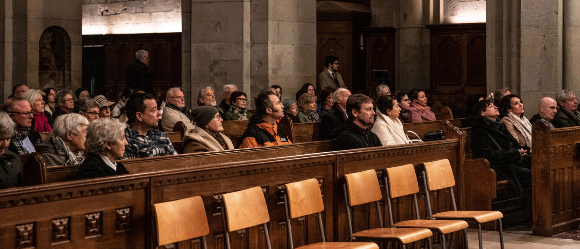 Mitbetende im Grossmünster, Bischof Josef Bonnemain (2. v. r.)