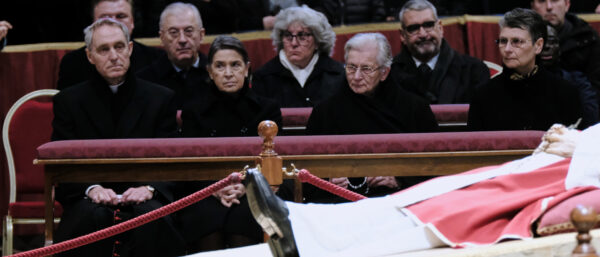 Gänswein trauert um Benedikt XVI. | Oliver Sittel