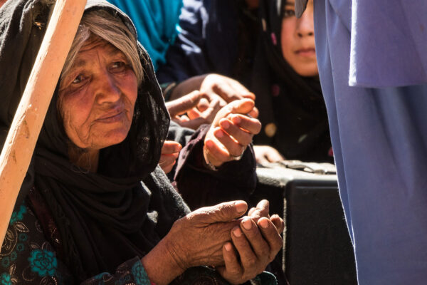 Frau in Postruq | afghanistanhilfe.org