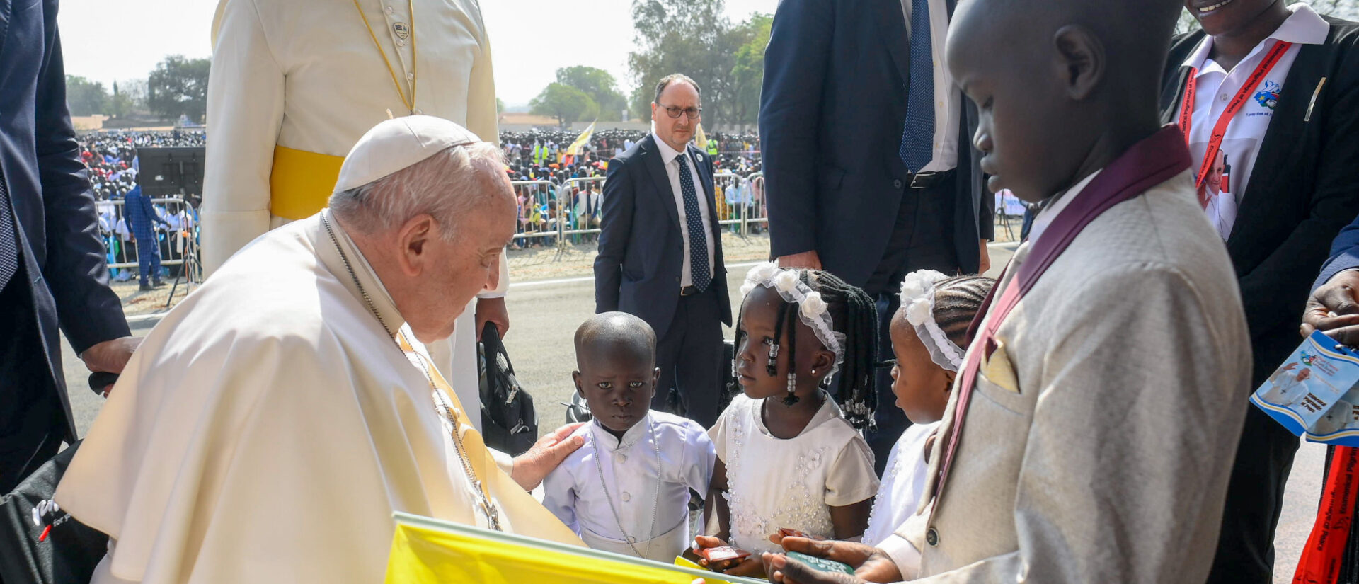 Papst Franziskus mit Kindern in Juba, Südsudan.