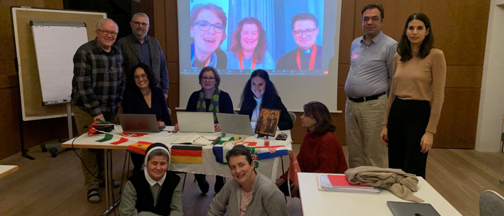 Drei Delegierte in Prag, zehn Online-Delegierte in Wislikofen: die Schweizer Delegation des synodalen Prozesses.