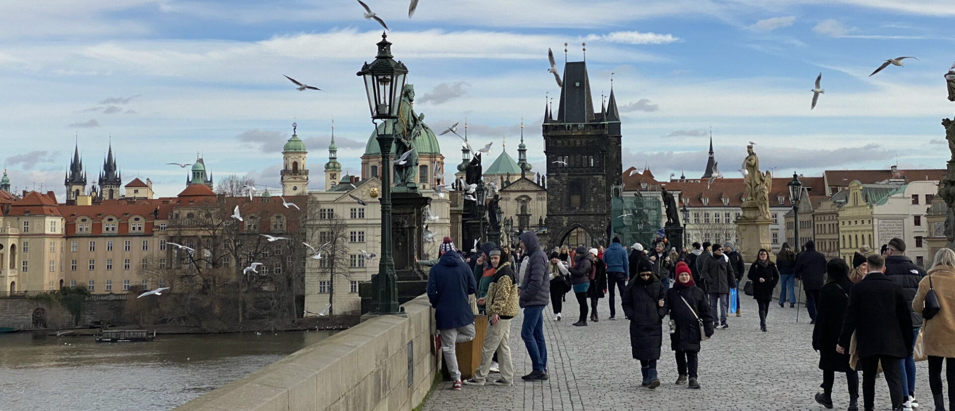 Auf der Karlsbrücke in Prag.