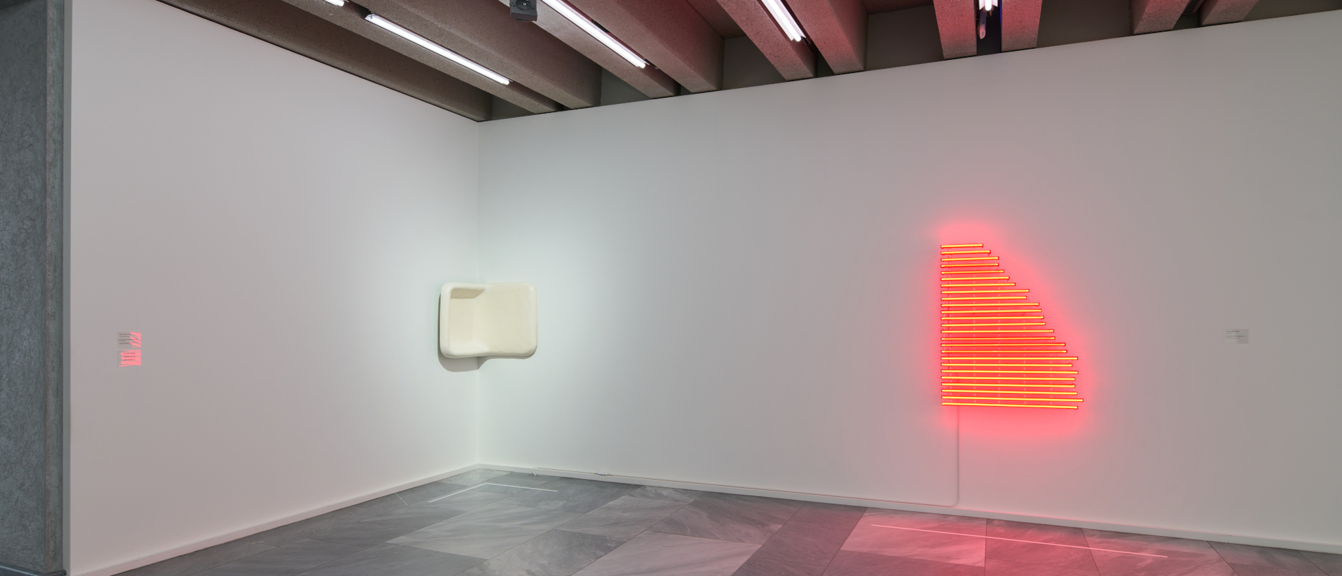 Kuratierter Katholizismus – Queere Kunst von Robert Gober trifft in ...