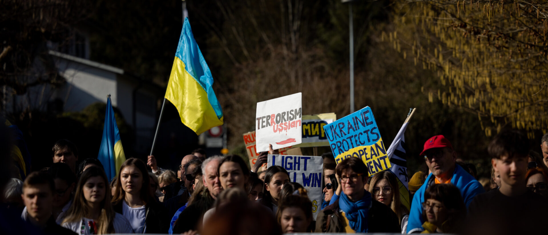 Demo vor der russischen Botschaft in Bern.