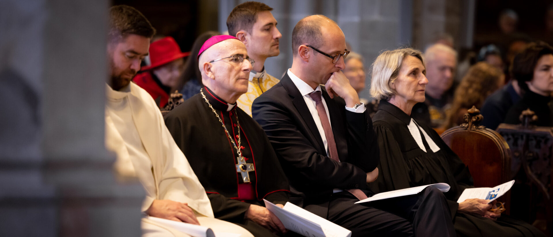 Ökumene in der Schweiz: Friedensgebet im Berner Münster, Februar 2023