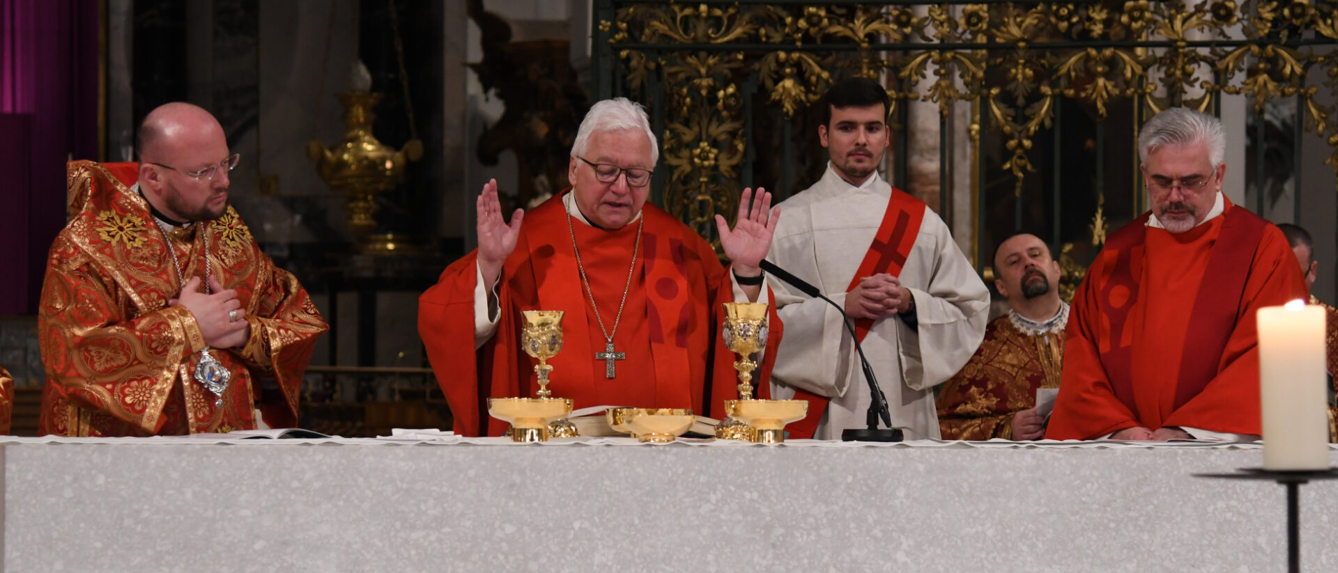 Von links Bischof Stepan Sus, Bischof Markus Büchel, Diakon Ivan Šarić und der Priester Fabio Baggio, der im Vatikan arbeitet.