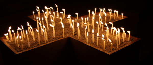 Ein Lichtkreuz für den Frieden | Gunda Brüske