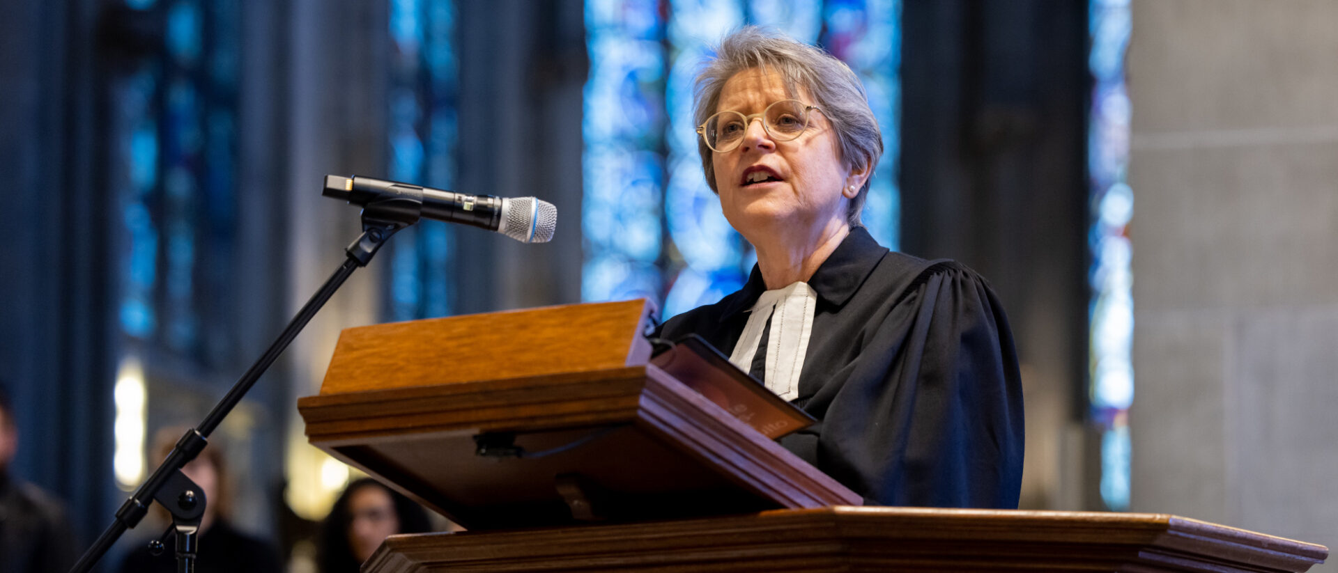 Die Präsidentin der Evangelisch-reformierten Kirche Schweiz, Rita Famos, an der ökumenischen Gedenkfeier im Berner Münster, 24. Februar 2023