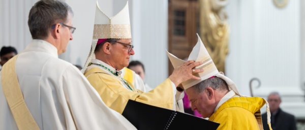 Bischof Felix Gmür und Weihbischof Josef Stübi. | Christian Merz