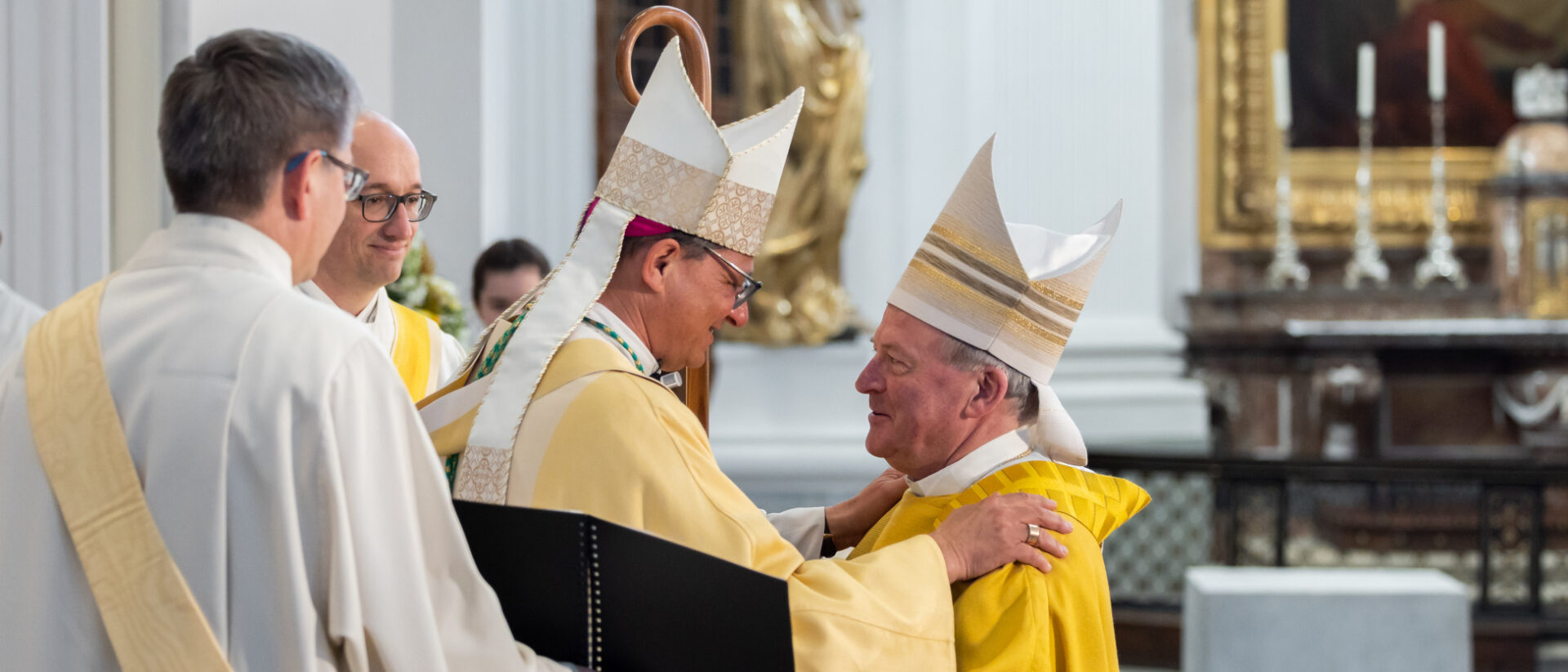 Bischof Felix Gmür (links) und Weihbischof Josef Stübi