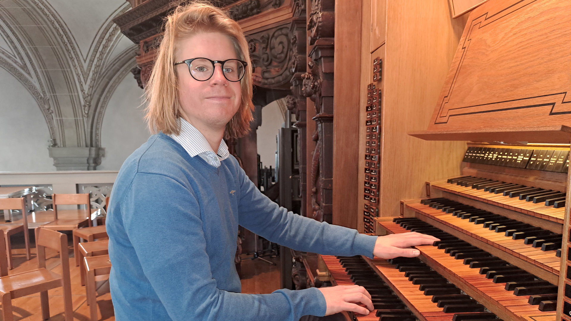 Herr der Tasten und Register: Stéphane Mottoul an der Hofkirche-Orgel.
