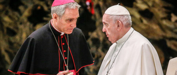 Georg Gänswein und Papst Franziskus. | KNA