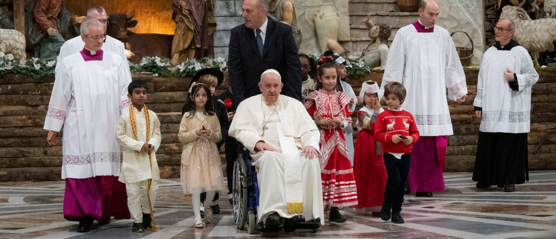 Papst Franziskus an der Christmette 2022.