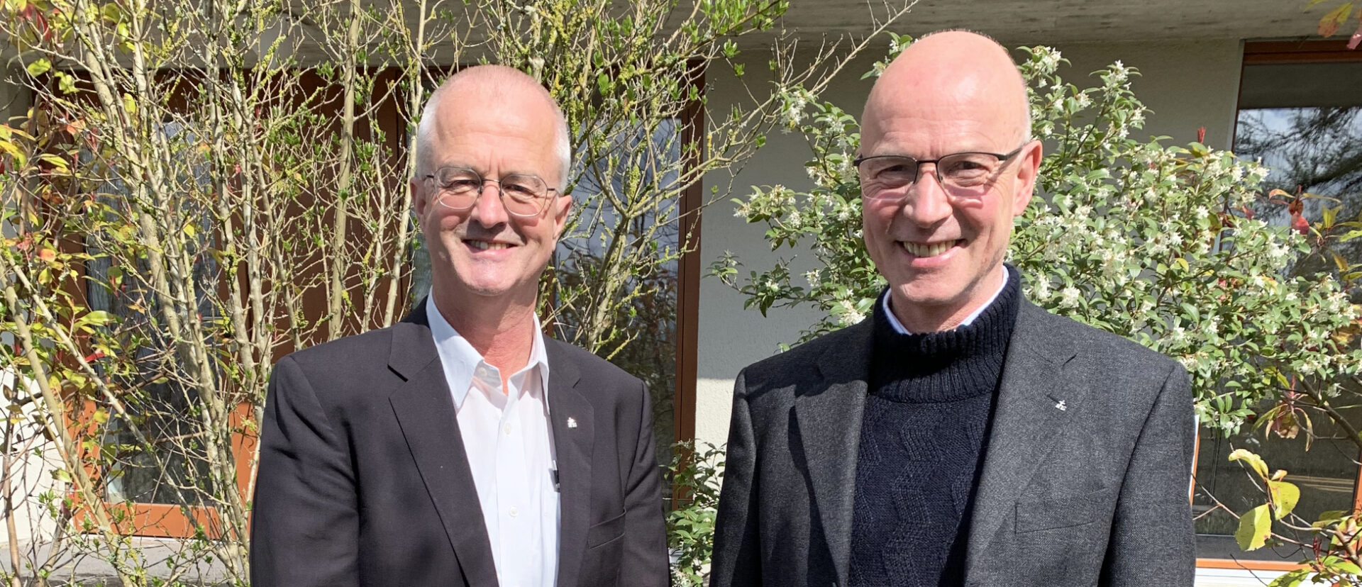 Der neue und der ehemalige Leiter des Lassalle-Hauses: Toni Kurmann (links) und Tobias Karcher.