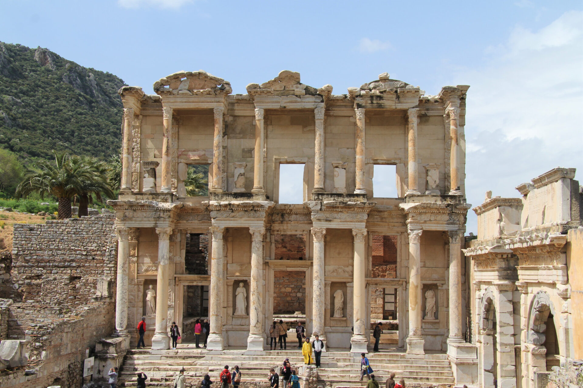 Die Ruinen der Bibliothek. In Ephesos tagte 431 ein Konzil