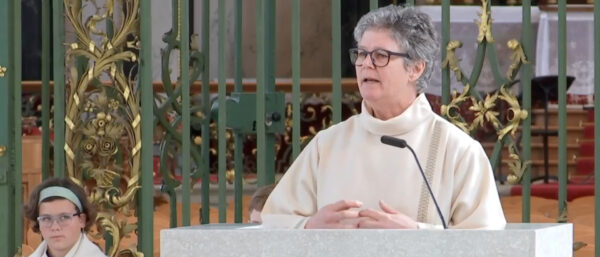 Die St. Galler Seelsorgerin Hildegard Aepli bei einer Predigt im Dom St. Gallen. | bistumsg-live.ch