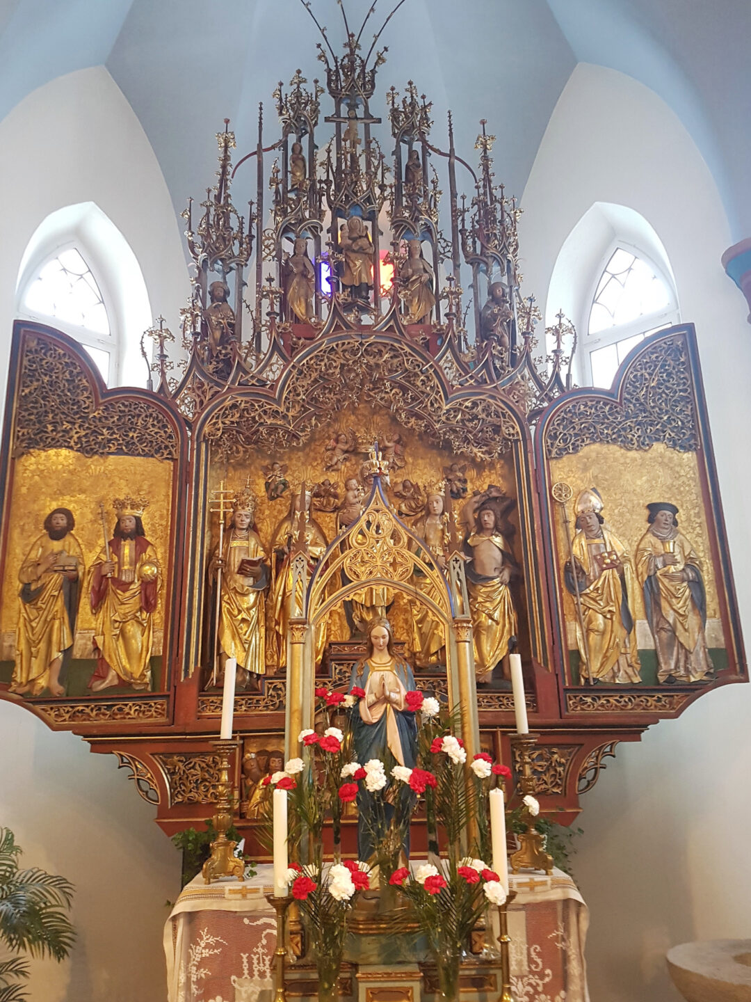 Der spätgotische Flügelaltar in der Pfarrkirche St. Calixtus in Brienz GR.