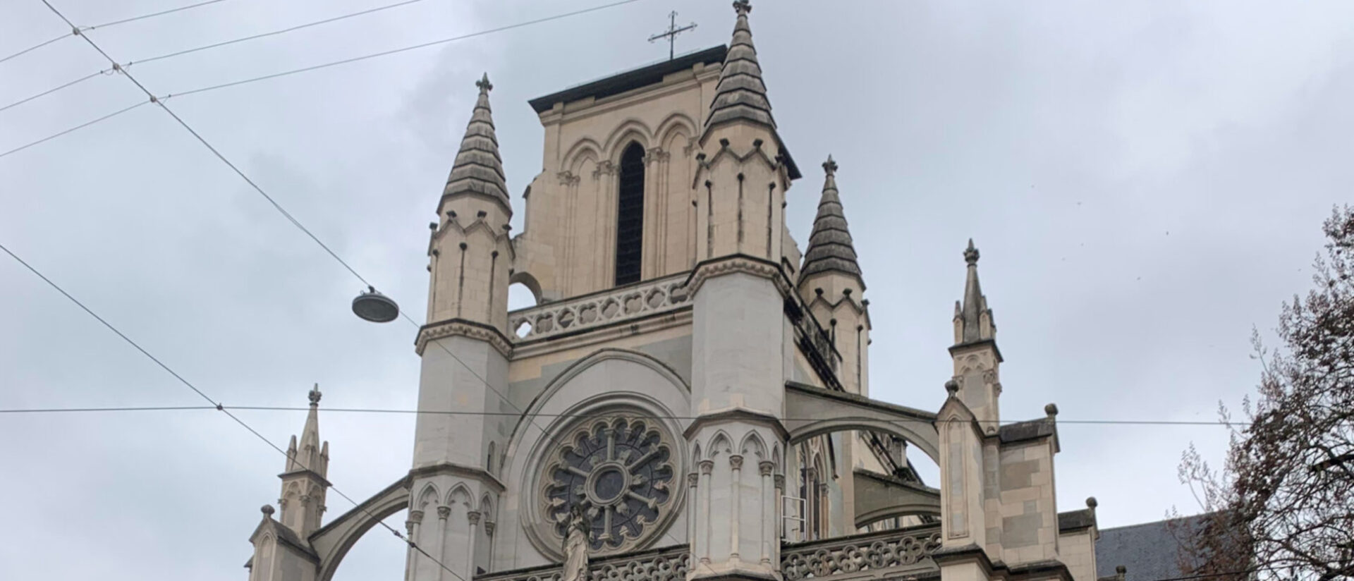 Die Messe für LGBT-Katholiken fand in der Basilika Notre-Dame in Genf statt.