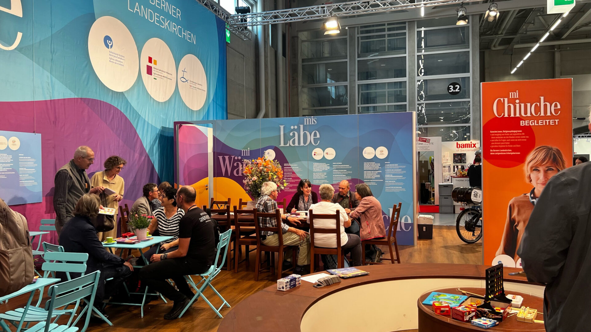 Der Stand der Berner Landeskirchen an der BEA ist gut frequentiert
