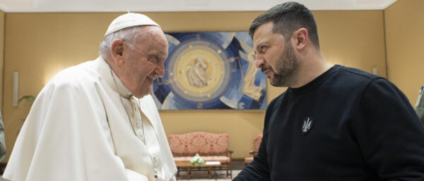 Papst Franziskus und Wolodymyr Selenskyj. | KNA