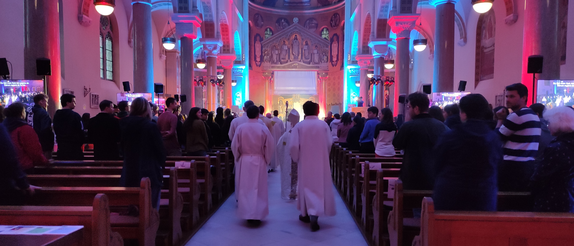 Einzug zum Eröffnungsgottesdienst des Weltjugendtags in Olten