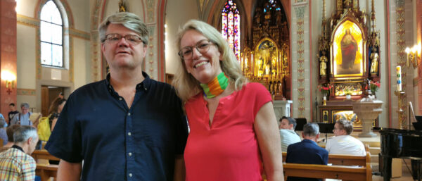Tobias Grimbacher und Franziska Driessen-Reding vor der Eröffnung des ökumenischen Gottesdienstes zur "Zurich Pride" 2023 | Charles Martig