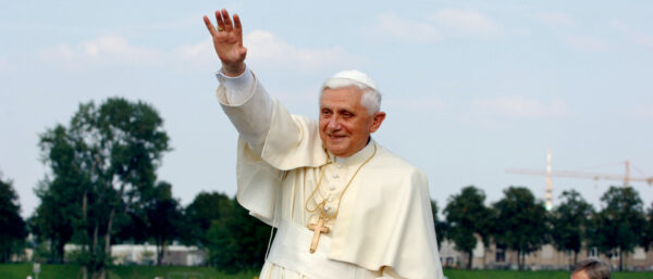 Papst Benedikt XVI. 2005 während des Weltjugendtags in Köln. | KNA