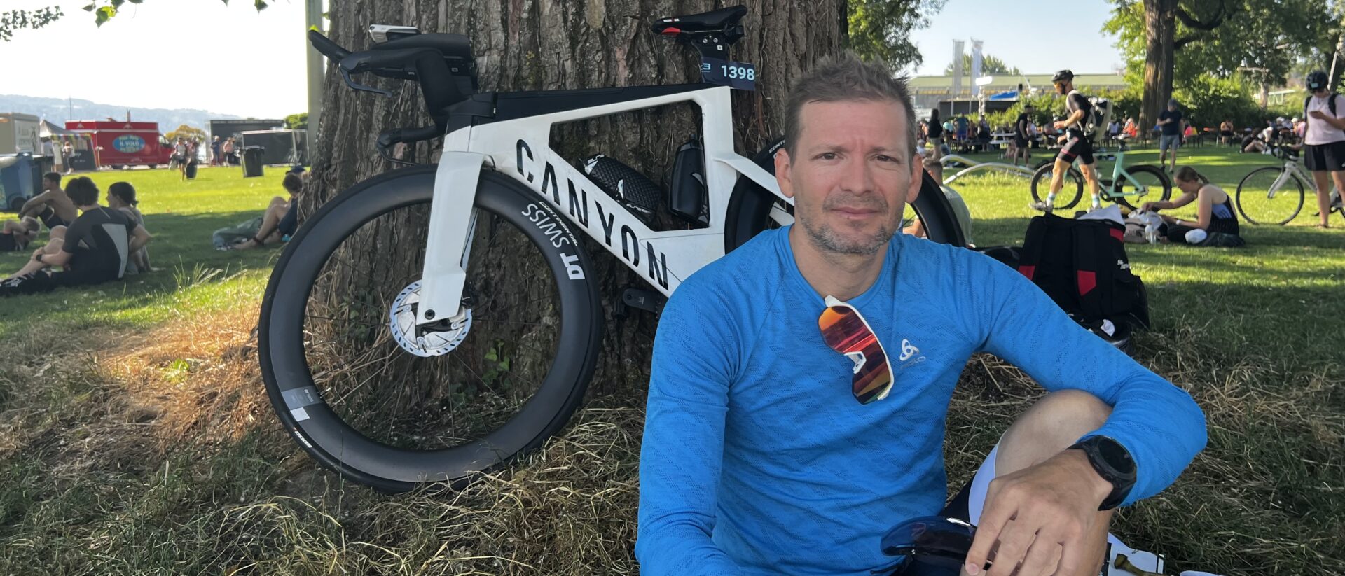 Jürg hat ein Triathlon-Rad und eine verständnisvolle Ehefrau. Er will das Rennen in unter 2h15 absolvieren.