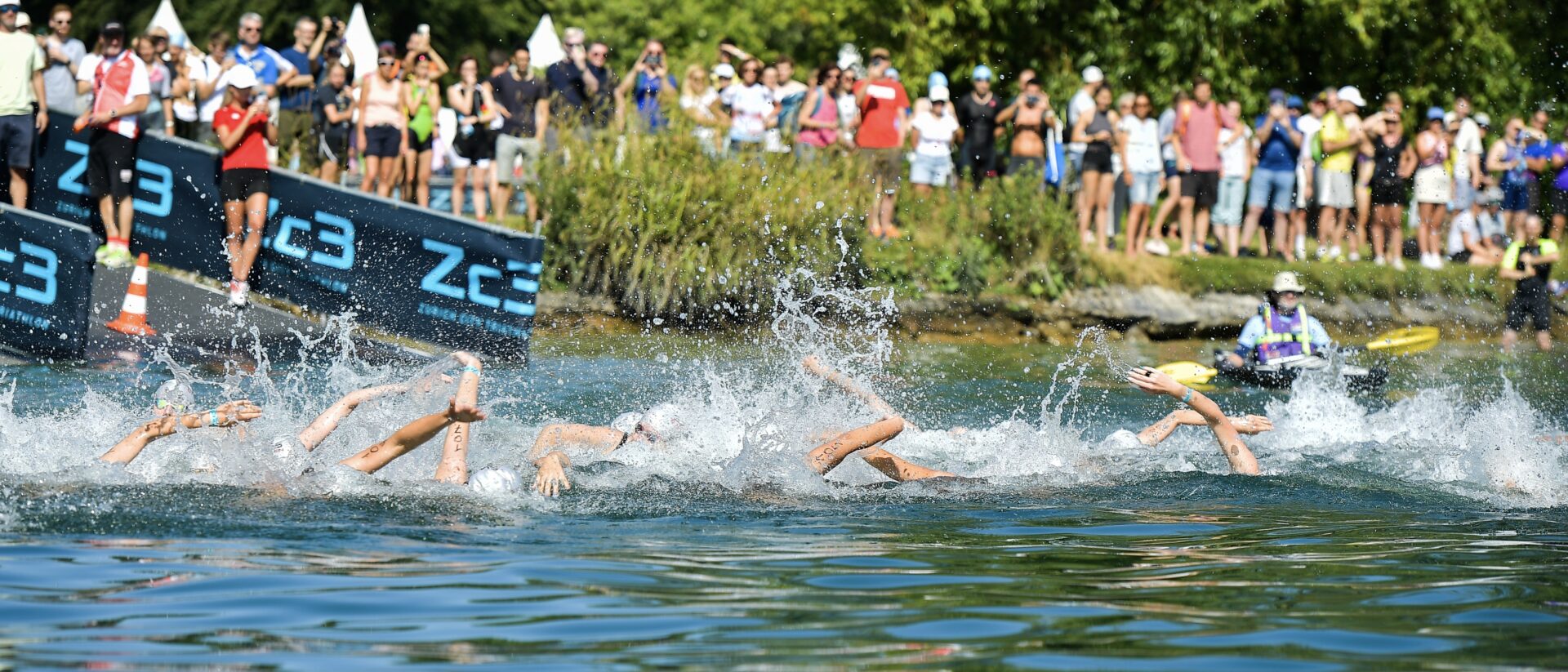 Schwimmen ist die erste Disziplin (c)alphafoto.com