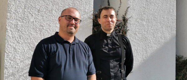 Pfarrer Mikołaj Piotr Szczygiel (l.) und Michał Klementowicz | Charles Martig