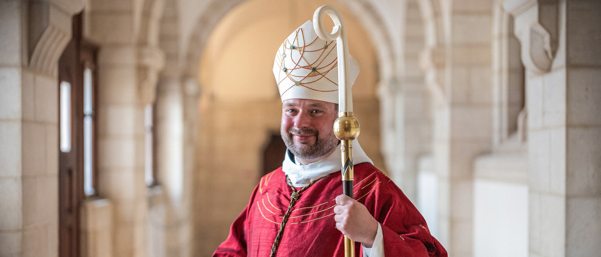 Nikodemus Schnabel, Abt der Benediktinerabtei Dormitio, am 28. Mai 2023 im Kreuzgang der Dormitio-Abtei in Jerusalem (Israel).