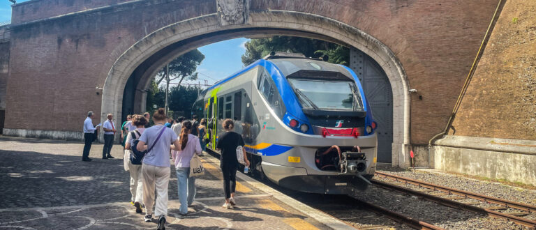 Zug an der Station am Vatikan nach Castel Gandolfo (Italien) am 22. Juli 2023 im Vatikan. | KNA