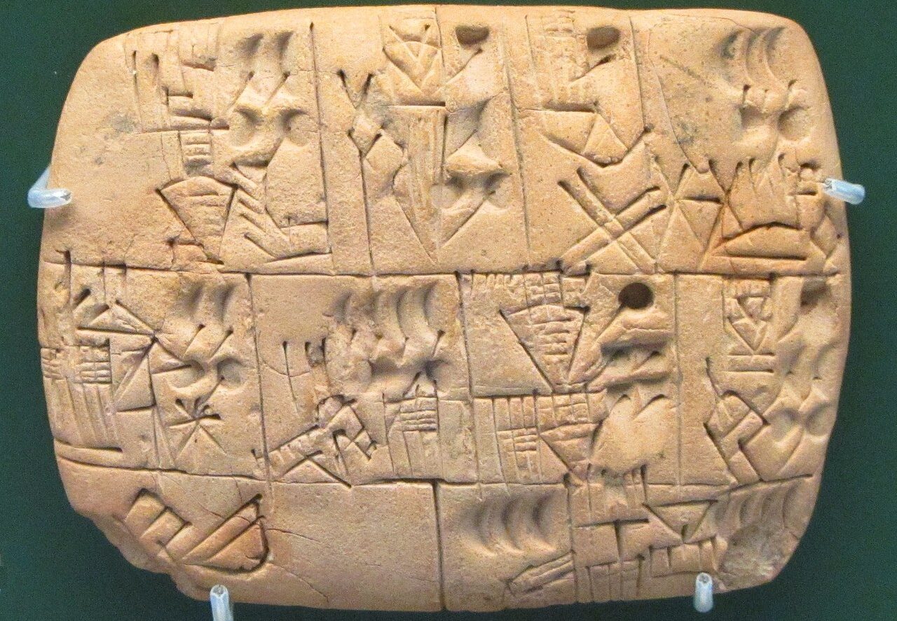 Keilschrifttafel aus Ton über Bierbestände, 3100–3100 v. Chr. British Museum, London.