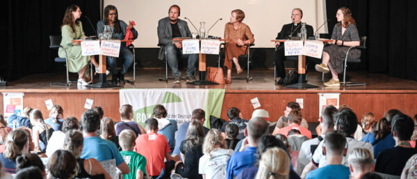 Beim International Youth Hearing wurde über Klimagerechtigkeit gesprochen. | Julia Steinbrecht/KNA