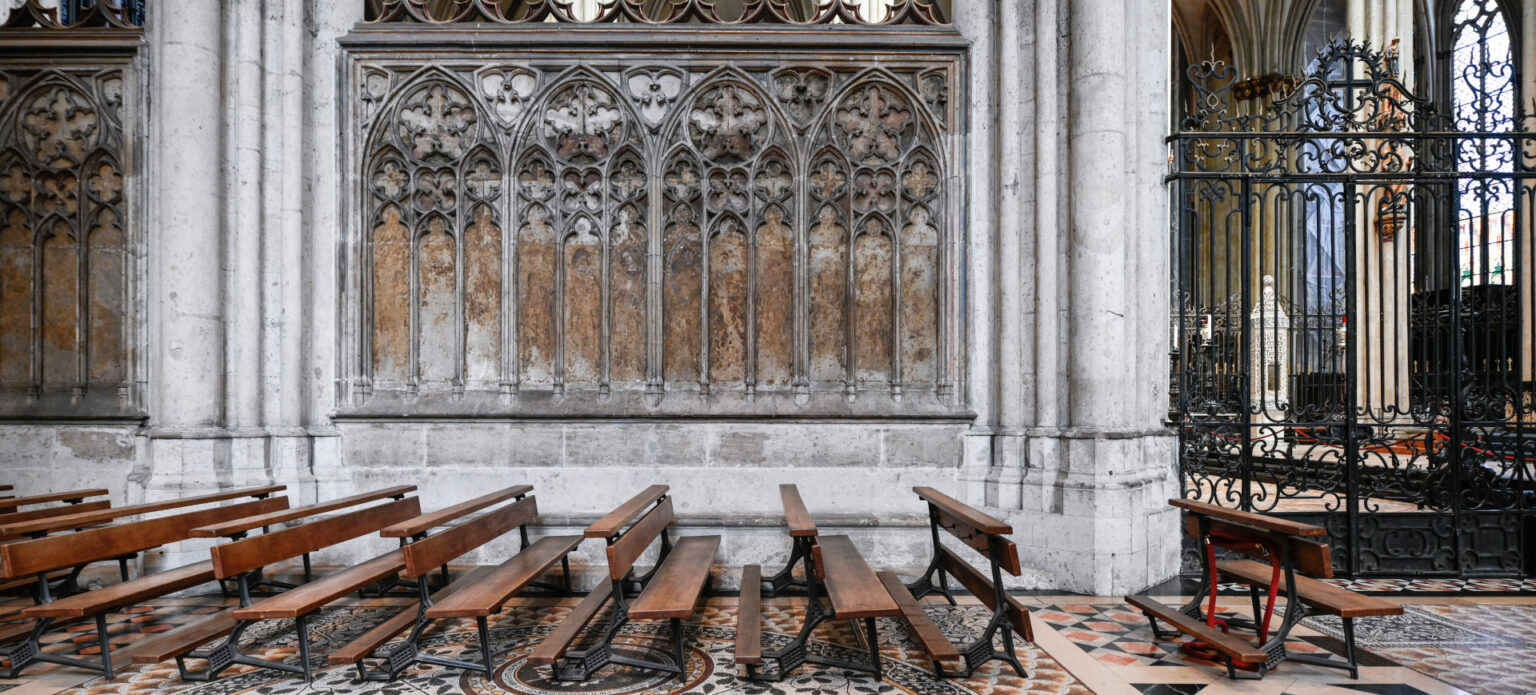 Kirchenbänke im Chorraum des Doms. | KNA