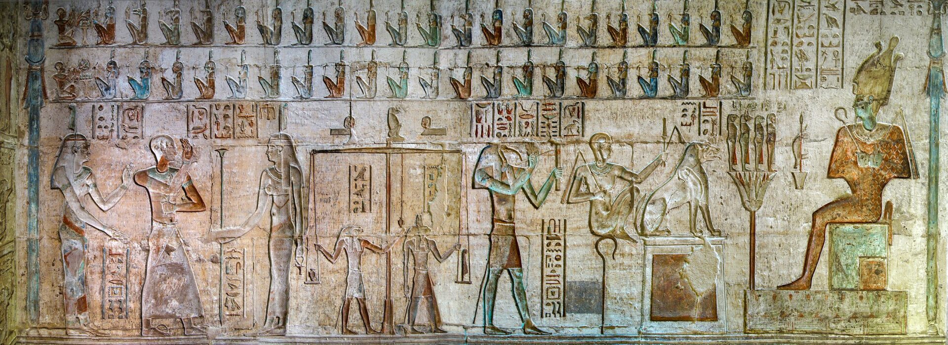 Totengericht. Relief im Innenraum des Hathor-Tempels von Deir el-Medina.